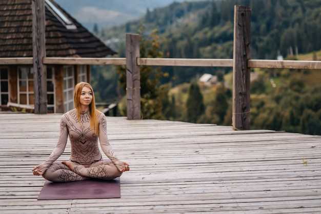 Hatha Yoga för Kropp och Själens Harmoni med Inre Balans och Välbefinnande